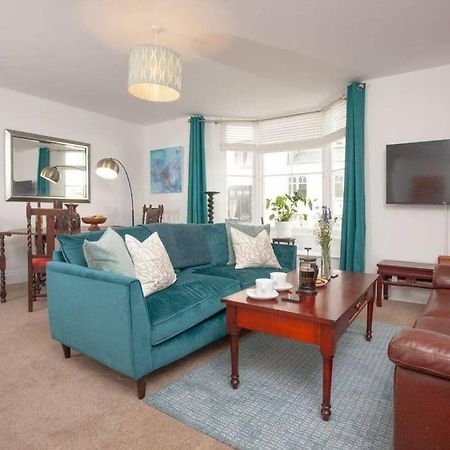 2 Central, Spacious, Apartment With Private Patio Sidmouth Exterior photo