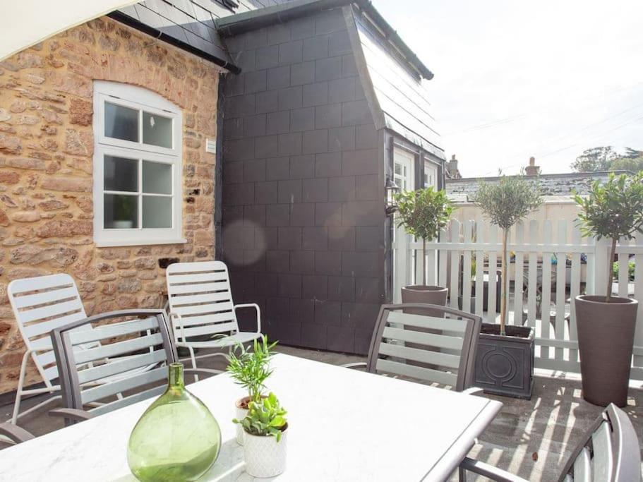 2 Central, Spacious, Apartment With Private Patio Sidmouth Exterior photo