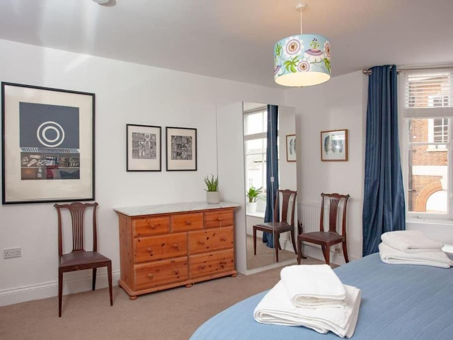 2 Central, Spacious, Apartment With Private Patio Sidmouth Exterior photo